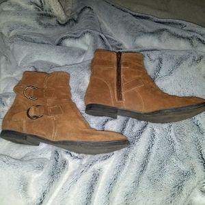 Hush Puppies size 7.5 tan suede ankle boots